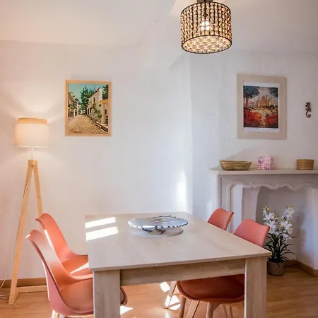 La Petite Vue, Paranthese Enchantee Sous La Cite * Carcassonne